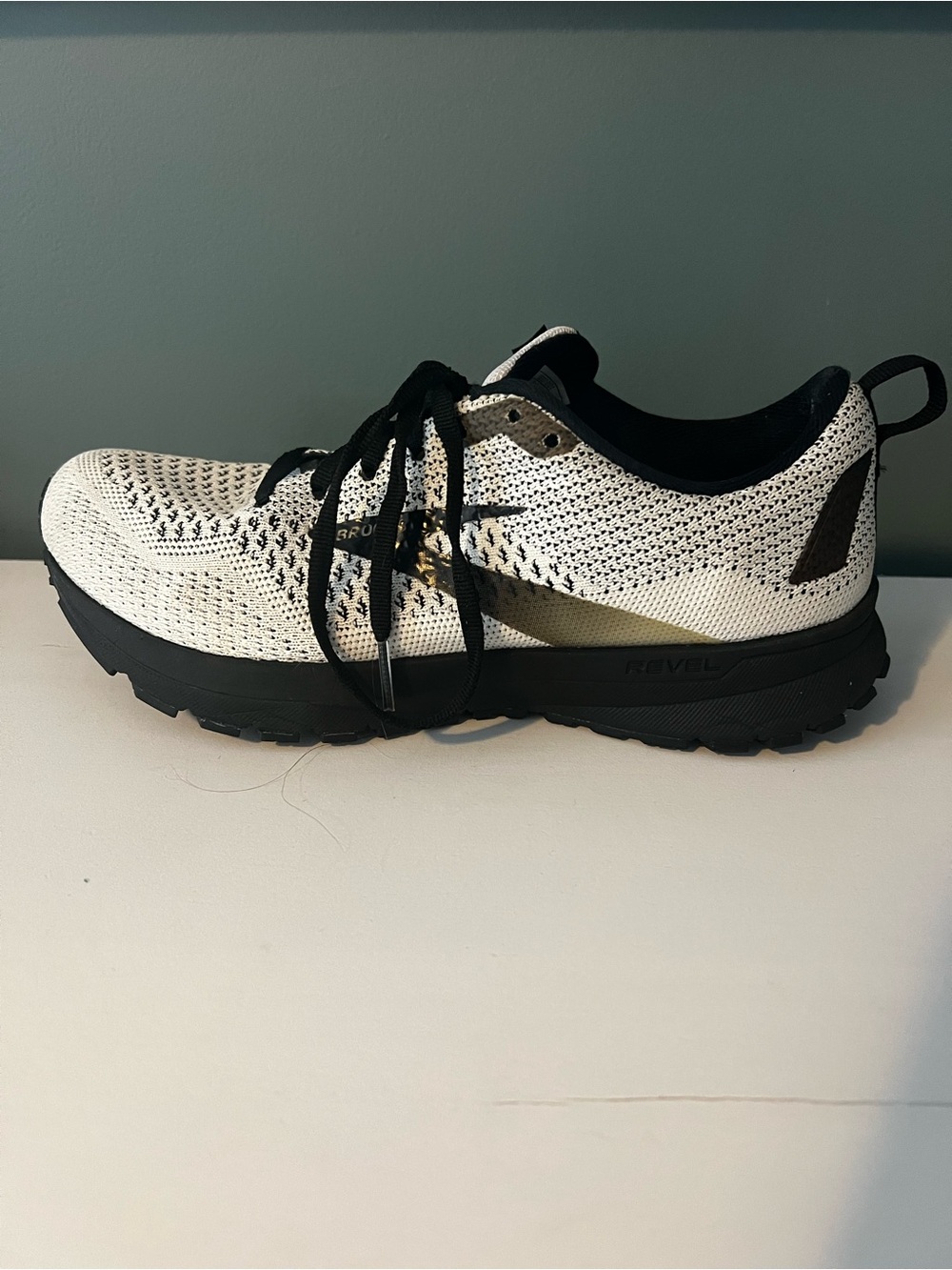 Brooks Revel 4 Women’s Running Shoes – Size 7.5